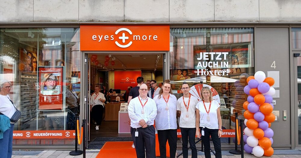 Neuer Optiker in Höxter eröffnet mit Sektempfang und Gewinnspiel