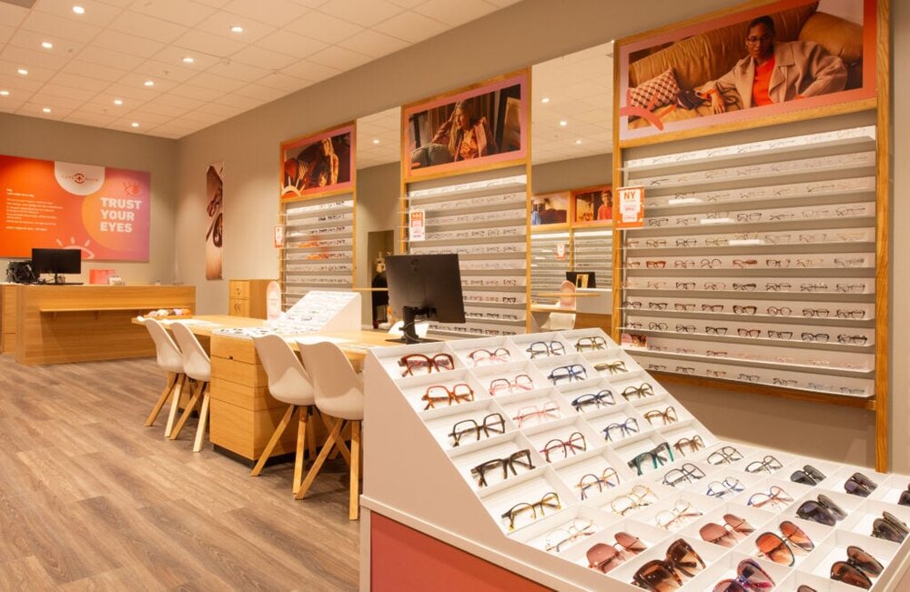 Hos eyes + more erbjuds ett all inclusive-erbjudande där allt som behövs för ett komplett par gla...