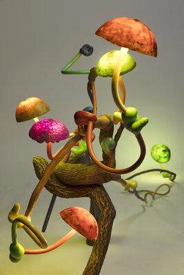Mika Rottenberg, Lampshares, 2024, © Mika Rottenberg, Courtesy the artist and Hauser & Wirth, Foto Pete Mauney (2).jpg