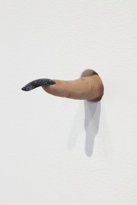 Mika Rottenberg, Finger, 2019, © Mika Rottenberg, Courtesy the artist and Hauser & Wirth, Foto Zak Kelley.jpg