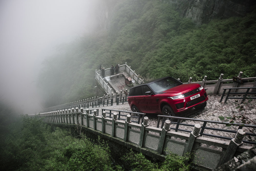 271885 01 range rover dragon challenge 49592e large 1518165129