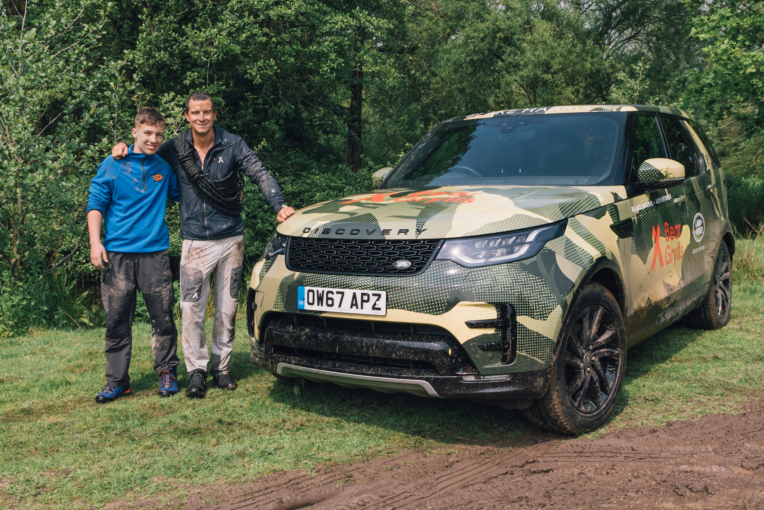 282559 land rover en bear grylls verrassen 13 jarige 120993 original 1528452884