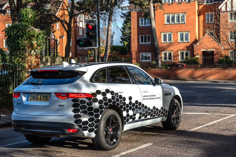 283499 02 jaguar land rover test op britse wegen een vloot van connected autos 3748c3 large 1529570494
