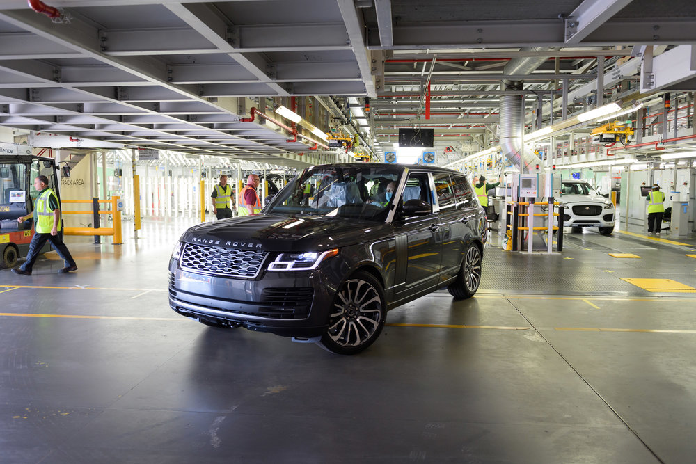 355165 01 eerste range rover geproduceerd volgens social distancing maatregelen fd51a2 large 1589967634