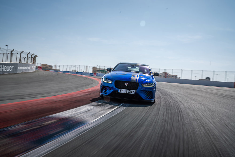 309313 00 jaguar xe sv p8 dubai autodrome f4e16a large 1555320834