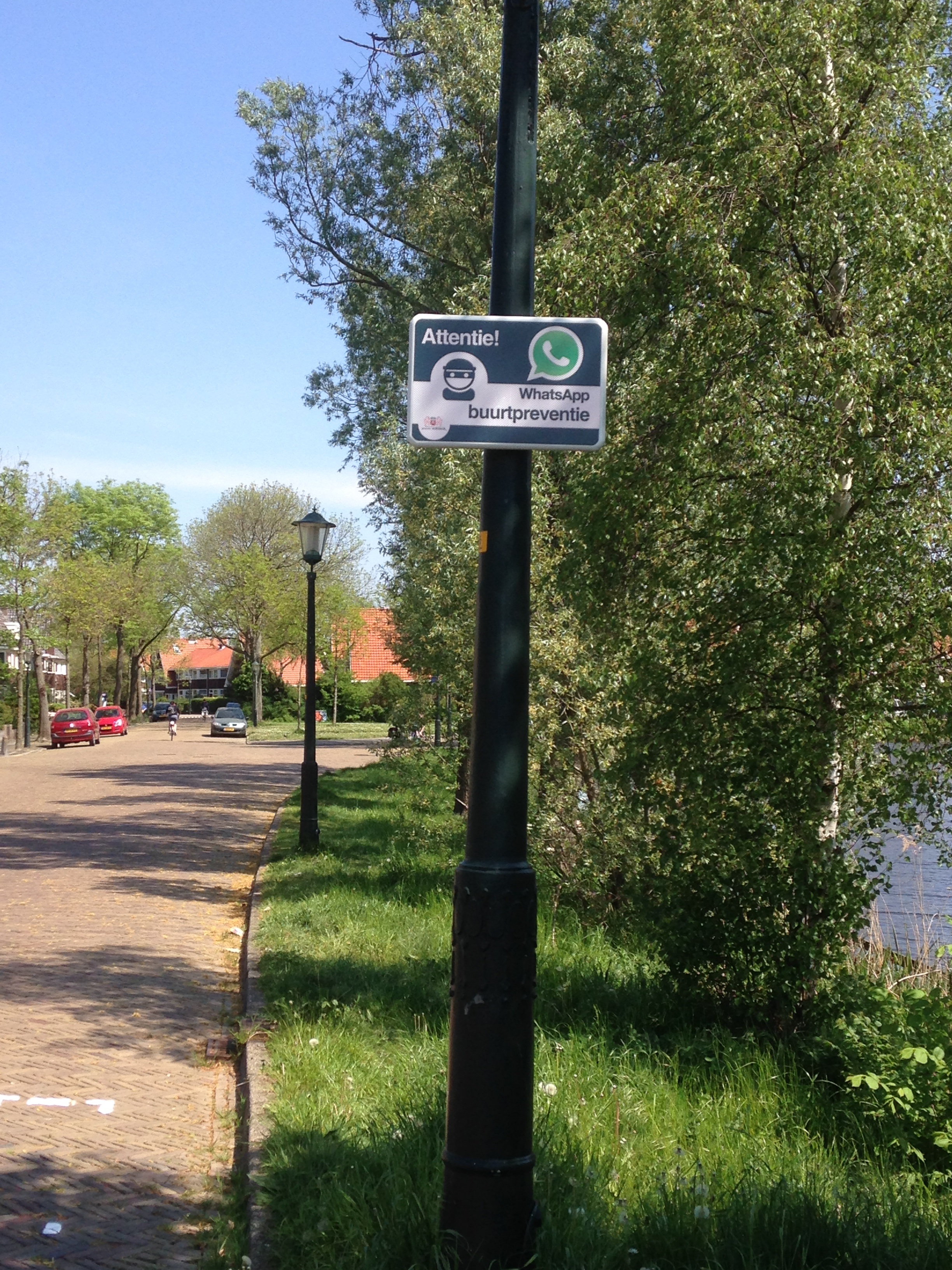 379609 blaeustraatkwartier%2c%20nicolaas%20beetskade%2c%20bordje%20whatsapp%20buurtpreventie%20foto%20p.%20drommel f6a600 original 1613642506