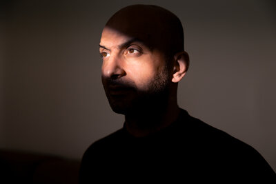 SADETTIN K_FIRST MAN_foto Ruby Cruden_liggend.JPG