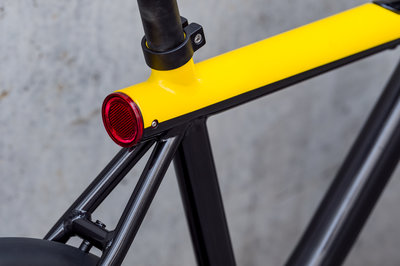 245444-VanMoof Electrified X close up integrated lighting-50b3c9-original-1493377639.jpg