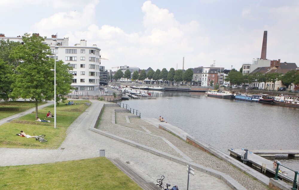 De waterkwaliteit aan Portus Ganda is niet goed genoeg om veilig te zwemmen. 
