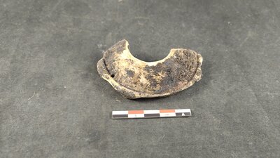 Een scherf van een Romeins inktpotje, wellicht uit 150-300 na Christus.