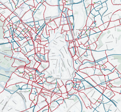 Een stukje van de kaart, met in het rood de hoofdroutes en in het blauw de toeleidende routes. Meer details vind je op de stadswebsite.