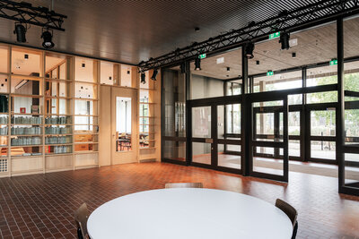 De agora, het beginpunt met alle toegangen.