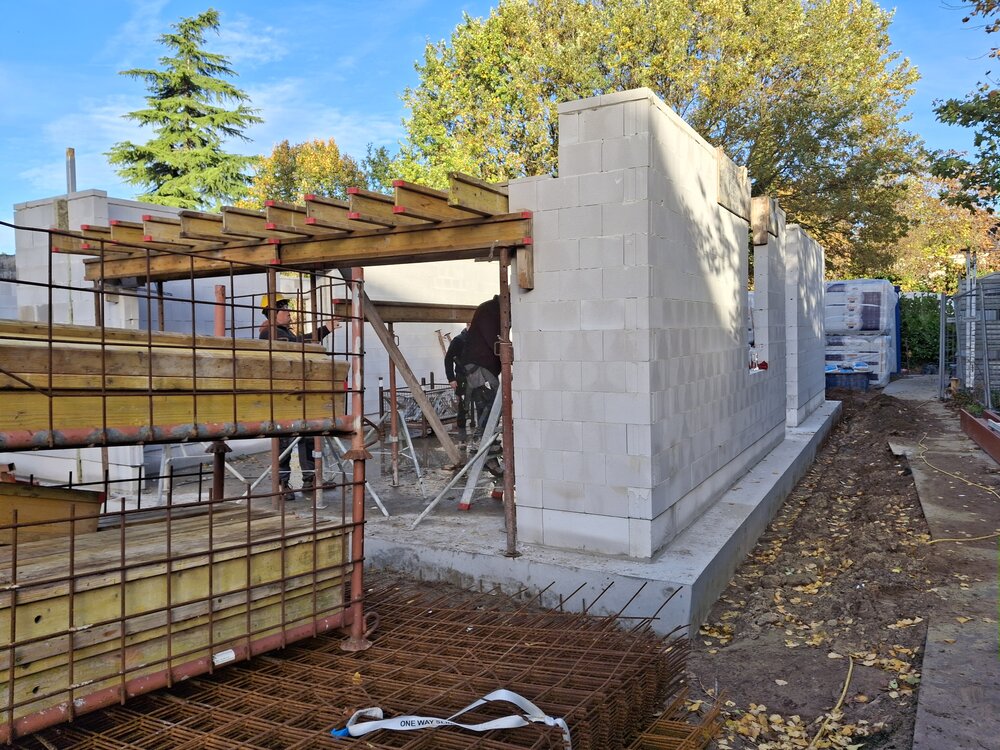 De bouw van de transitwoningen is gestart.