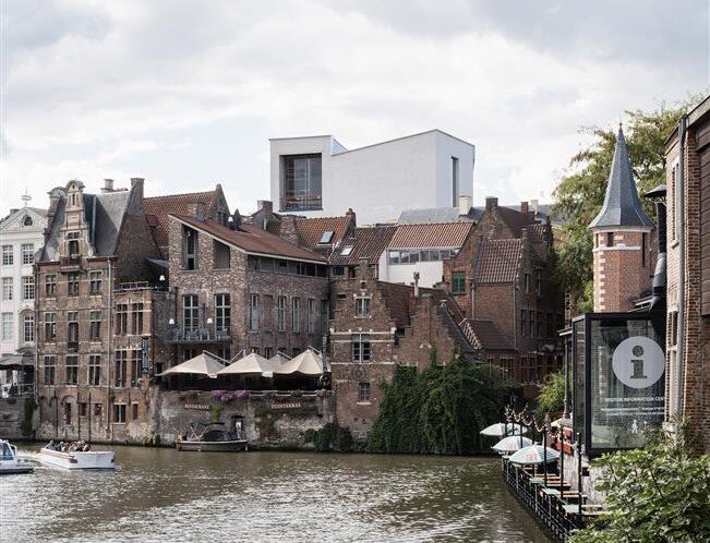 De nieuwe vleugel van Design Museum Gent.