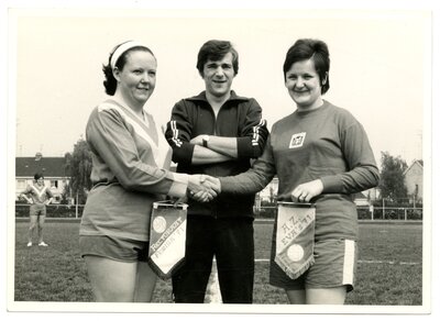 Uitwisseling vaantjes Rectoraat Femina en AZ Eva's - 1971