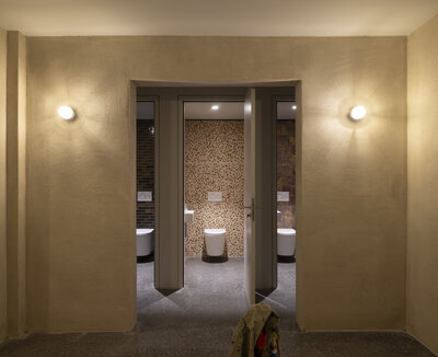 De toiletten op de -1. © Michiel De Cleene