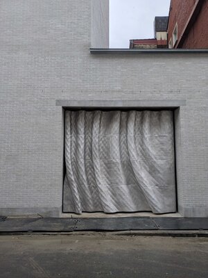 De grote aluminium inkompoort Freeze Frame 82.2, van de hand van designstudio Unfold.