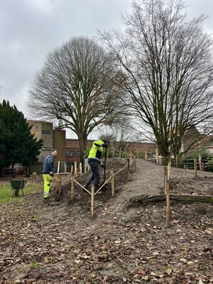 De speelplaats van Westerhem is al een pak groener, maar is nog niet af.
