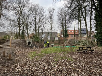 De speelplaats van Westerhem is al een pak groener, maar is nog niet af.