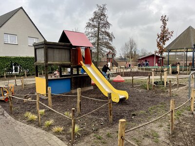 De speelplaats van Westerhem is al een pak groener, maar is nog niet af.