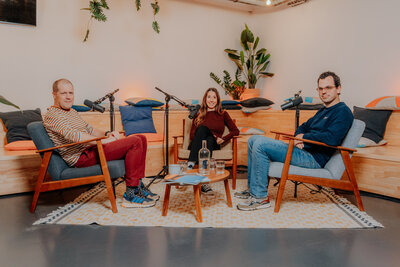 Ludo Dhelft (Start it @KBC), moderator  Hana Belbecir en Simon Logghe (Adomate).