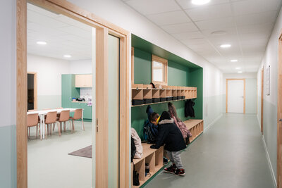 Een van de ruimtes in het gloednieuwe internaat.