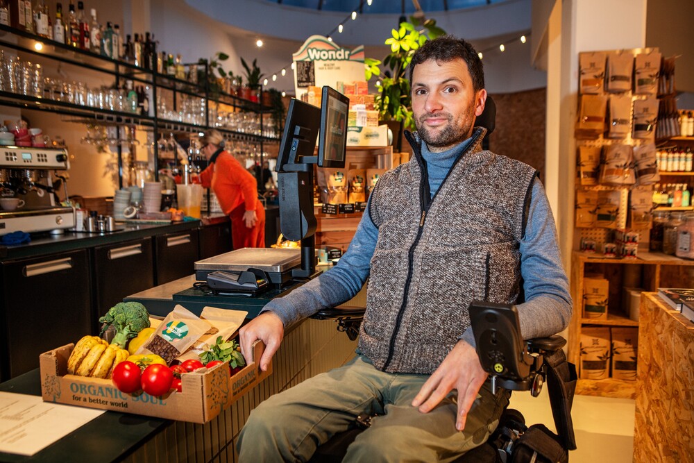 Een aanpassing met aandacht voor toegankelijkheid: bij Knol&Kool werd de toog verlaagd voor rolstoelgebruikers. 