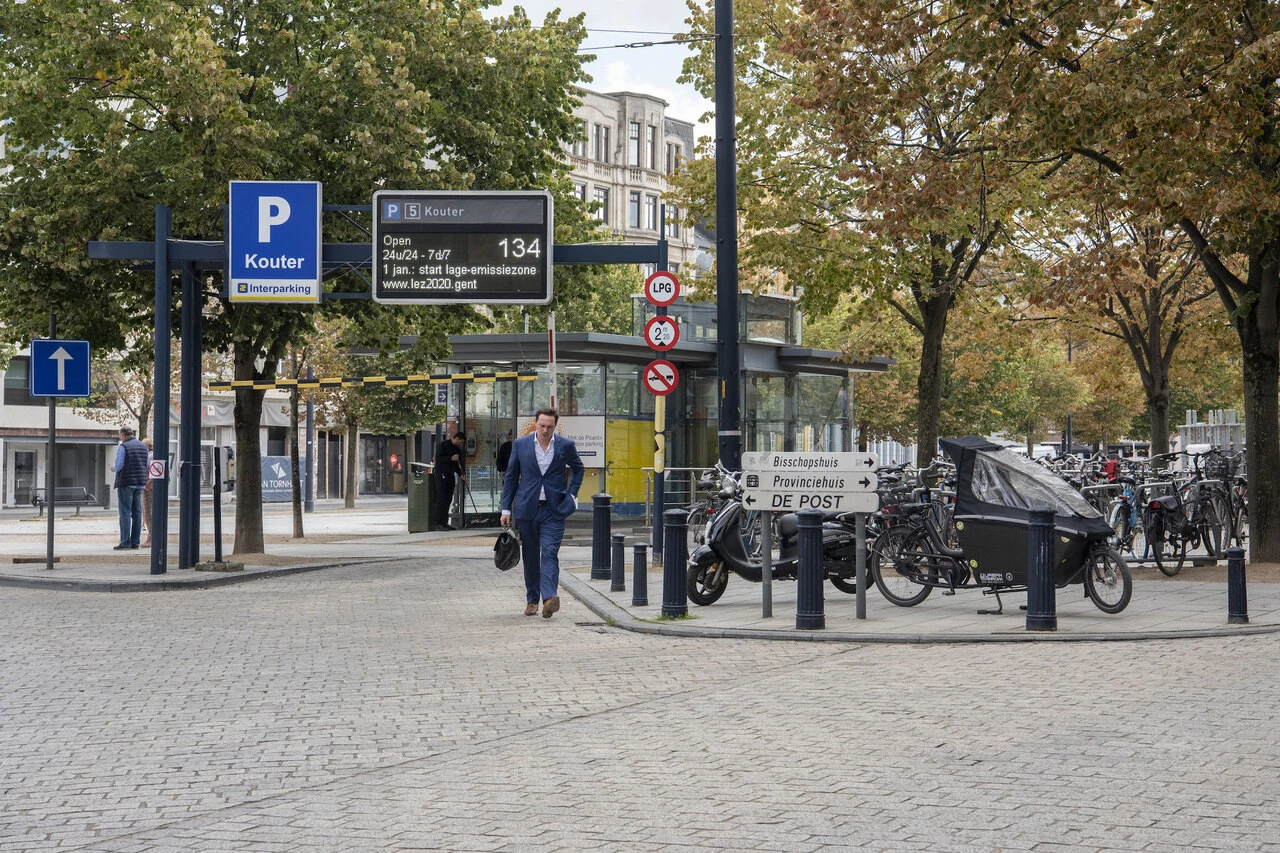 Parking Kouter inrijden zal enkel nog kunnen via kant Schouwburgstraat.