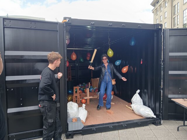 De rage room tijdens de voorstelling van de nieuwe naam.