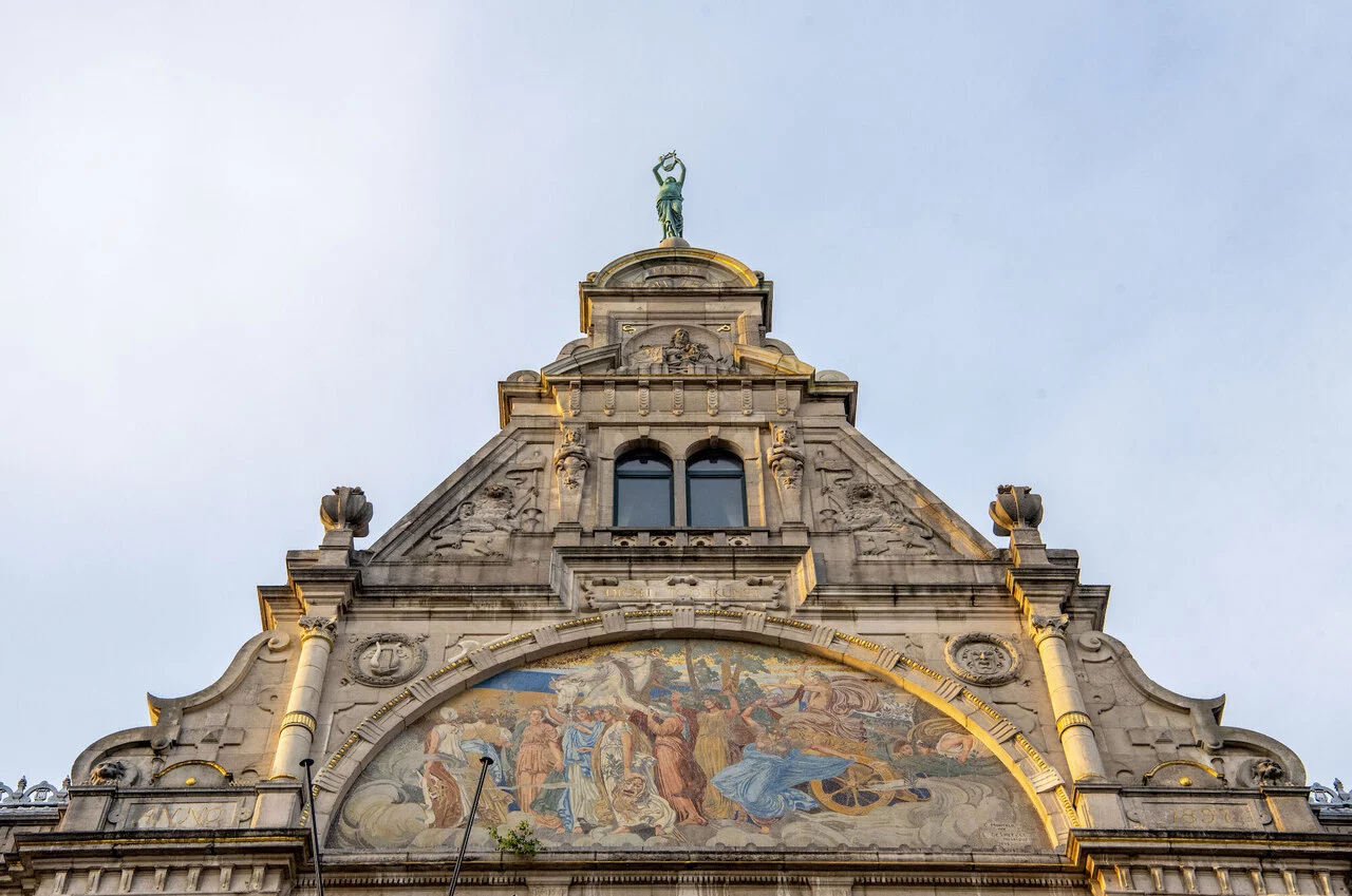 De schouwburg op het Sint-Baafsplein
