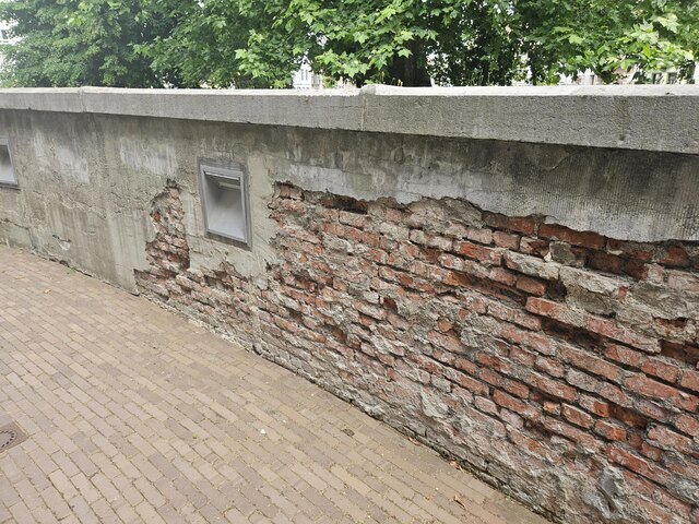 De oostelijke keermuur bij het MSK.