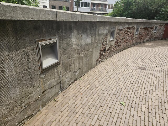 De oostelijke keermuur bij het MSK.
