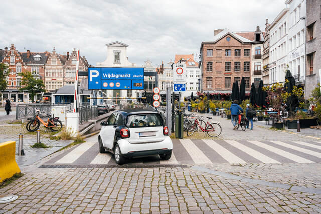 De parking aan de Vrijdagmarkt.