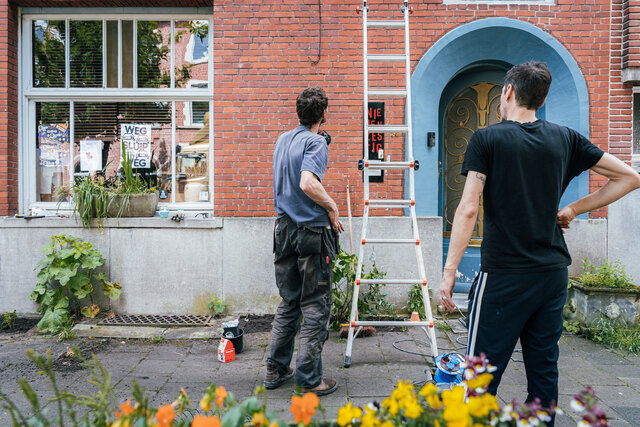 De Geveltuinbrigade aan de slag.