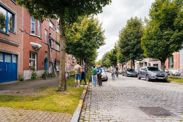 De Geveltuinbrigade aan de slag.