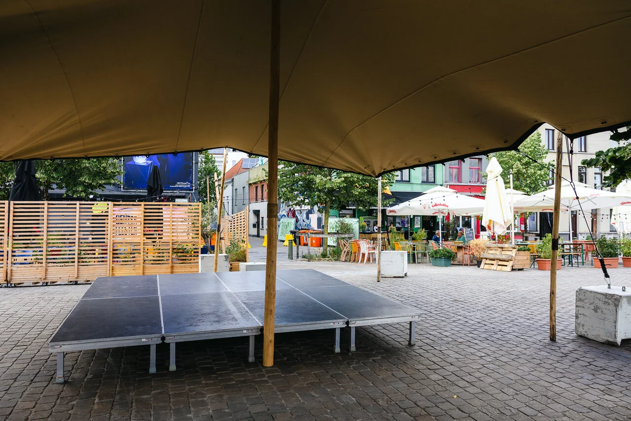 Het kleine podium op de Oude Beestenmarkt.