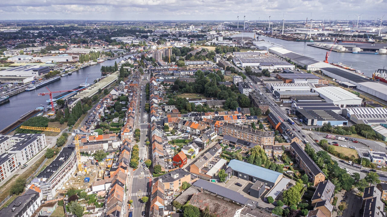 Meulestede, met rechts de New Orleansstraat. Helemaal rechts, bij het water, de Port Arthurlaan.
