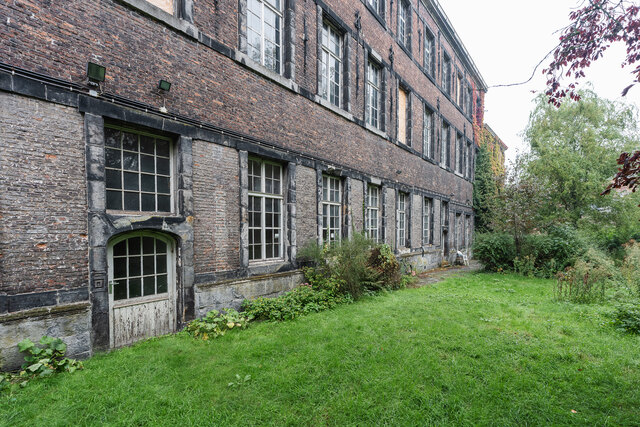 De achterkant bij de binnentuin.