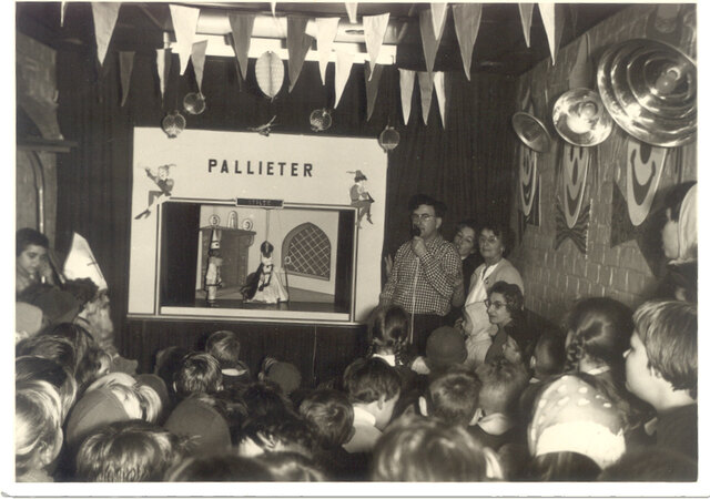 Poppentheater Pallieter in de Kloosterstraat eind jaren 50..jpg