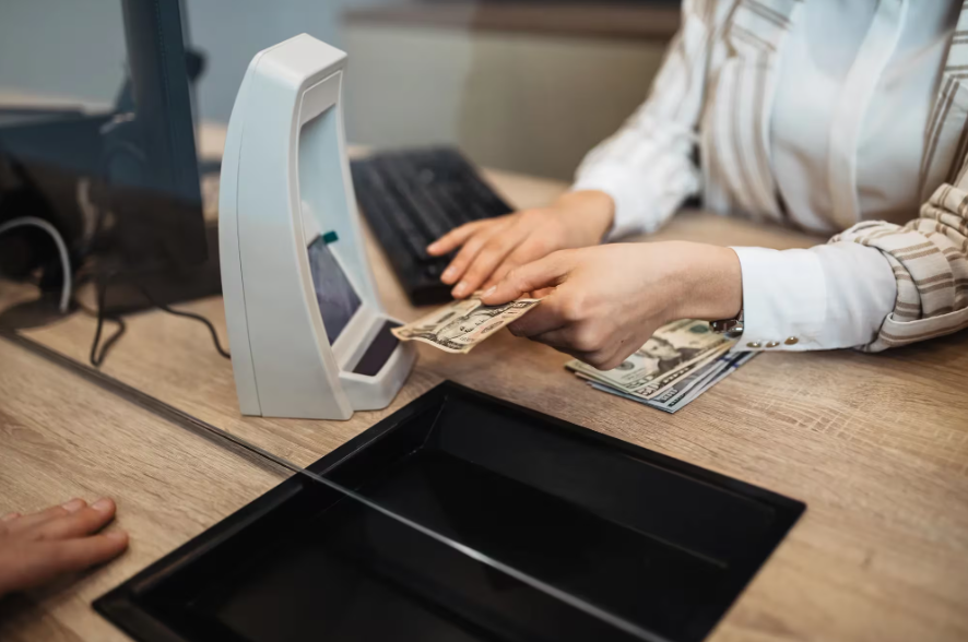 Why Banking L&D Is Different: Three Frontline Challenges Facing Financial Institutions