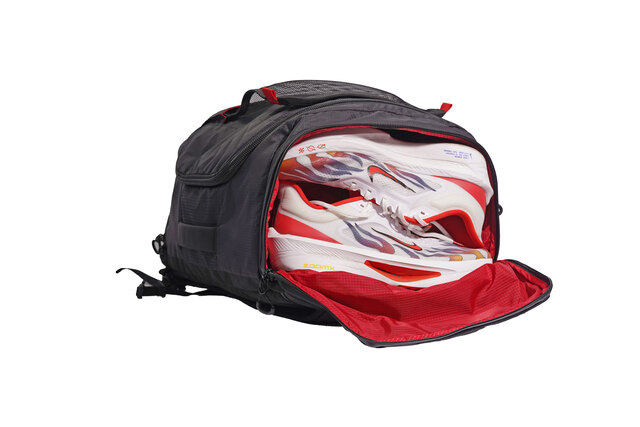 Maratona_Web_runningshoes_onwhite.jpg
