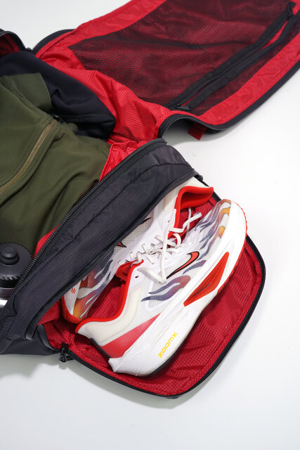 MaratonaWeb_shoepocket on white..jpg