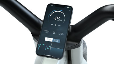 VanMoof V handlebar and phone close up