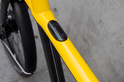 VanMoof Electrified X Close up display.jpg