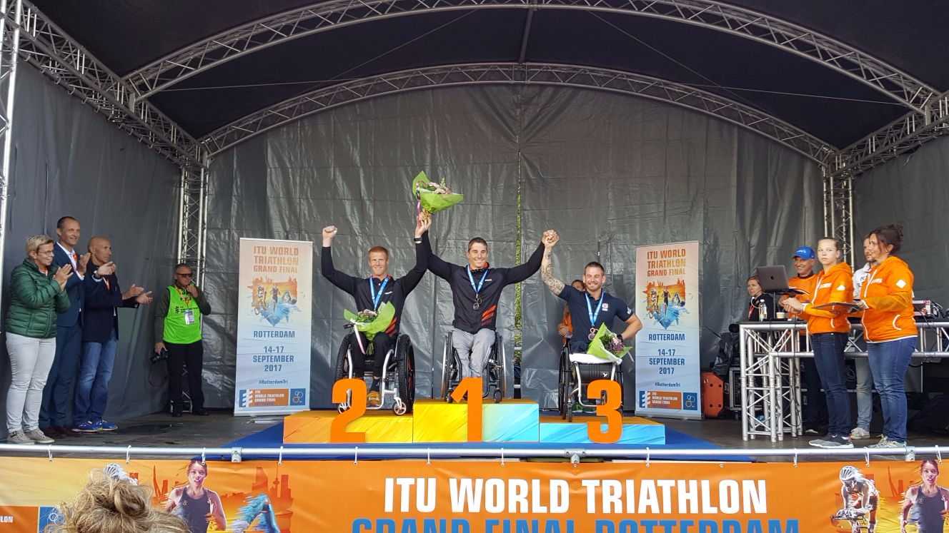 258467 podium%20rotterdam 4825f4 original 1505483204