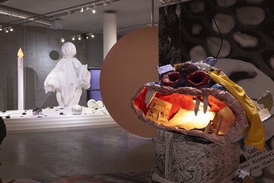 Museum Boijmans Van Beuningen Beyond Surrealism - Monster Chetwynd en Tai Shani -  0395 - Fotografie Natascha Libbert.jpg