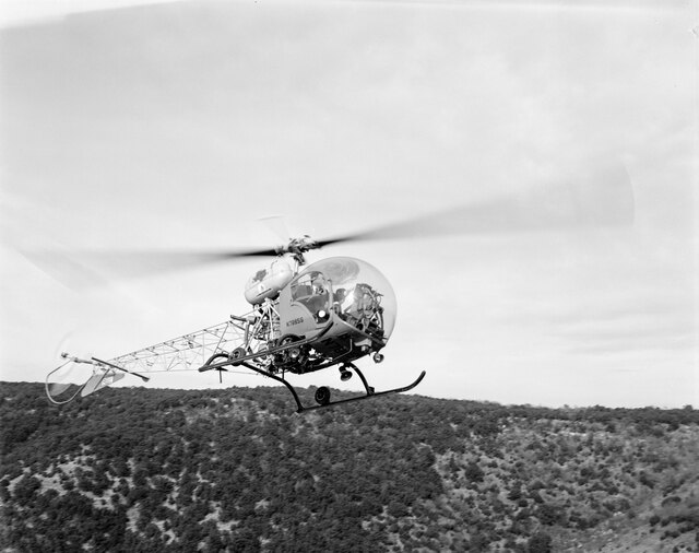 1968-12_Helicopter over Lake Travis_H1002-01.jpg