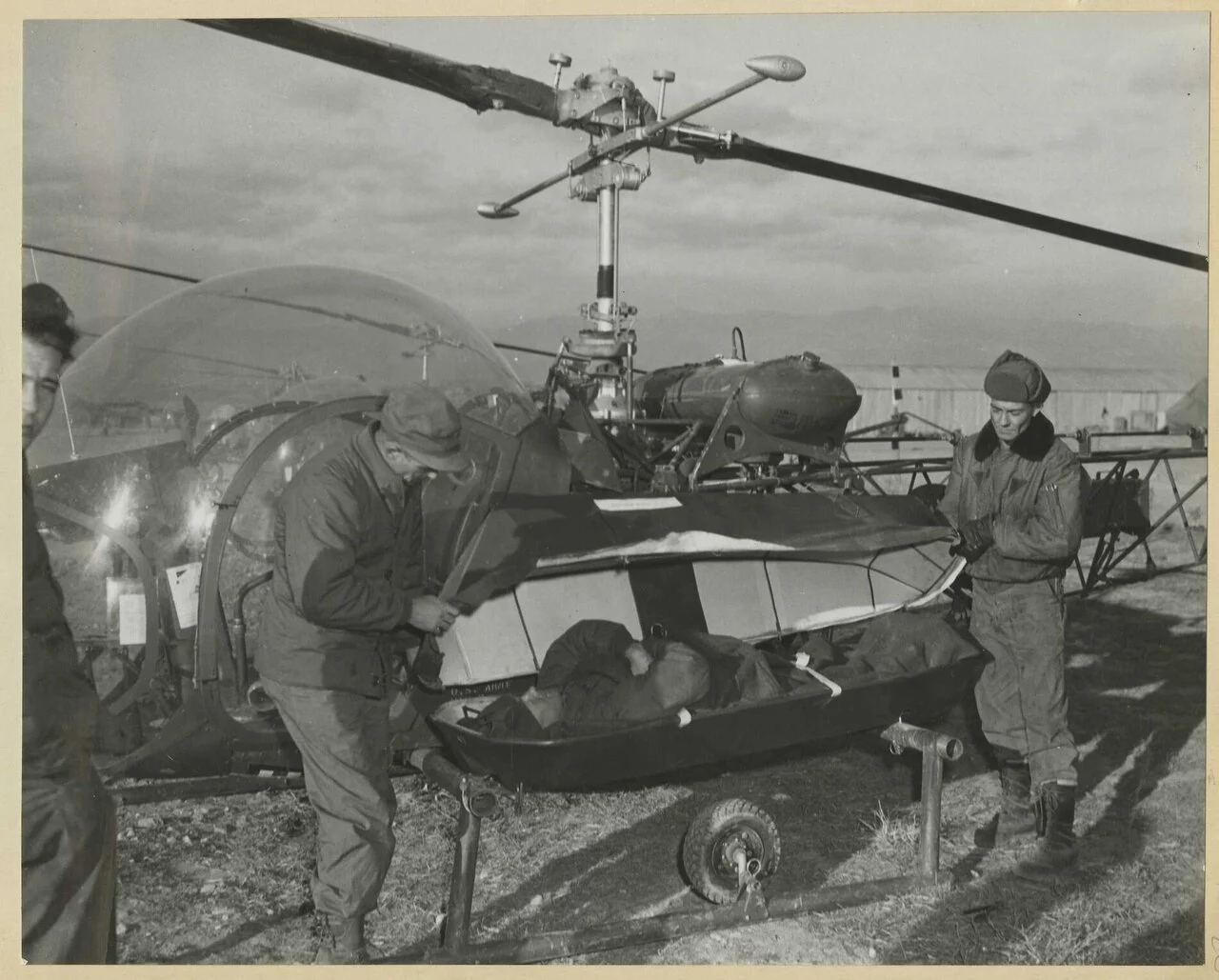 Web_Hero-model 47 Korean War patient offload.jpg
