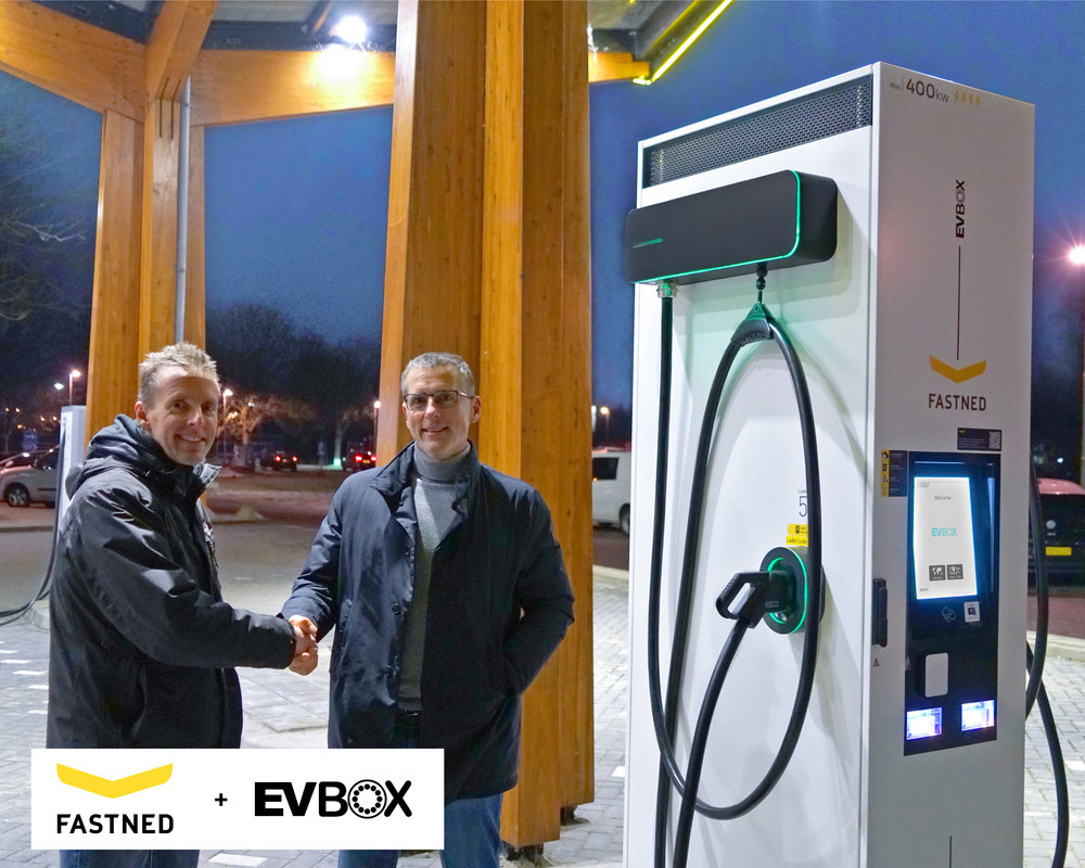 Roland van der Put (Head of Charging Technology at Fastned) and Maurice van Riek (Chief Technology Officer at EVBox)
with the EVBox Troniq Modular High Power at Fastned's De Watering location