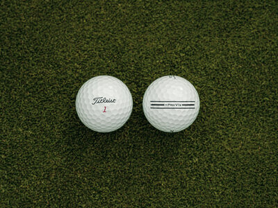 Titleist Pro V1x Left Dash AIM Enhanced